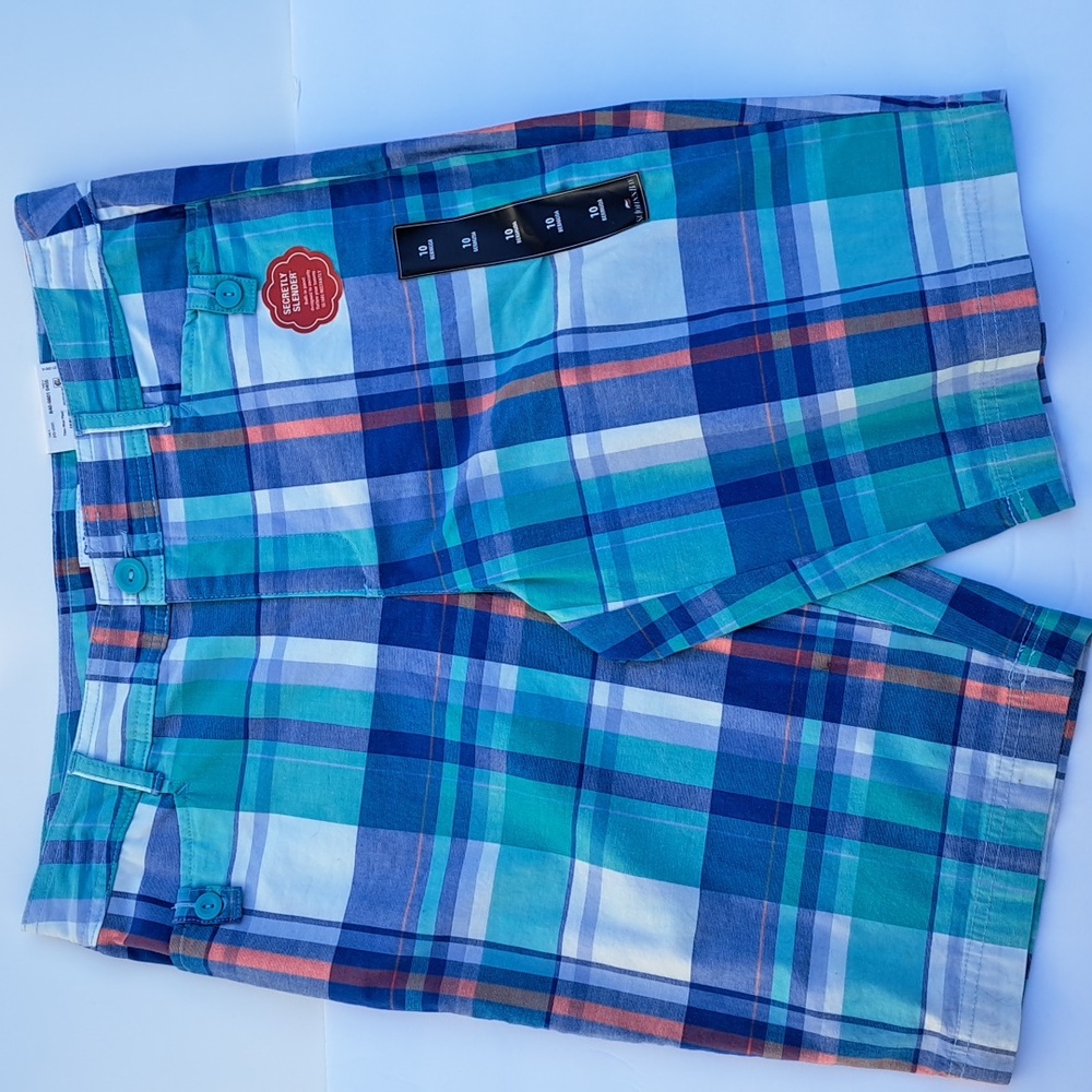 NWT St. John's Bay SECRETLY SLENDER Plaid Bermuda Shorts Womens size 10